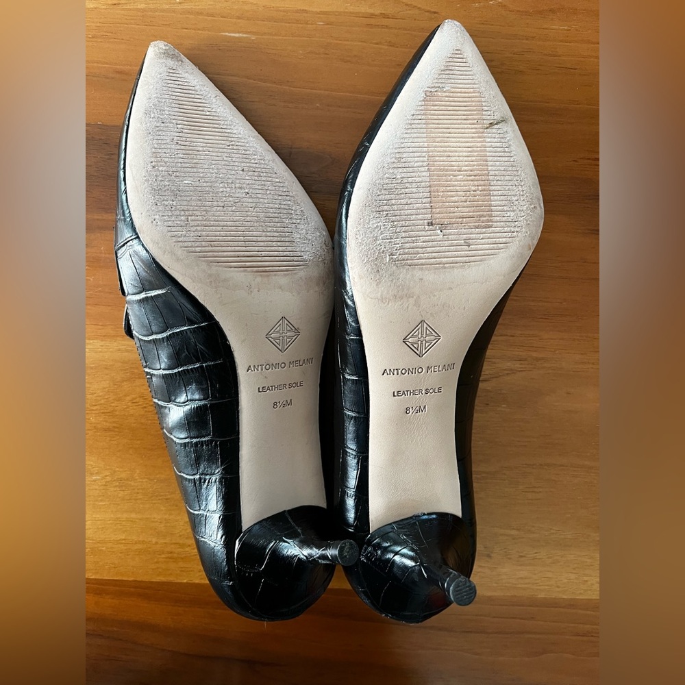 Antonio Melani Croc Embossed Kitten Heel
Pumps Black| 8.5 - Picture 4 of 4